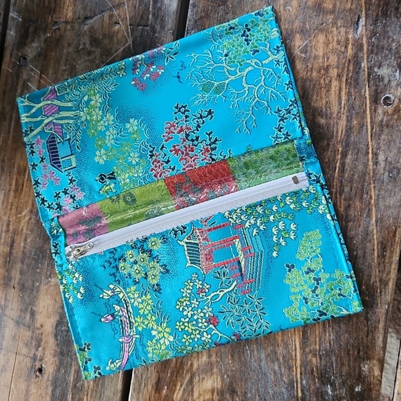 Vintage Korean Silk Wallet/Checkbook/Phone holder - Picture 3 of 5